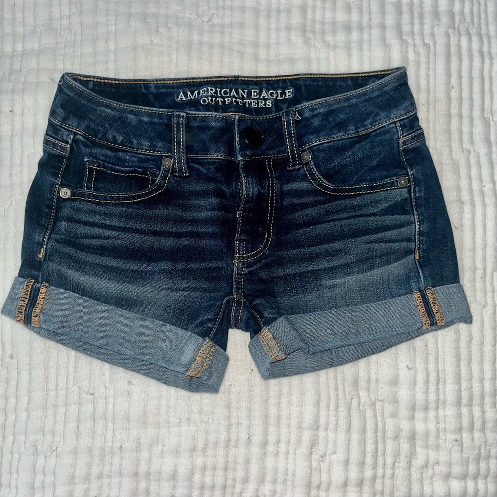 American Eagle ladies 00 midi length stretch shorts